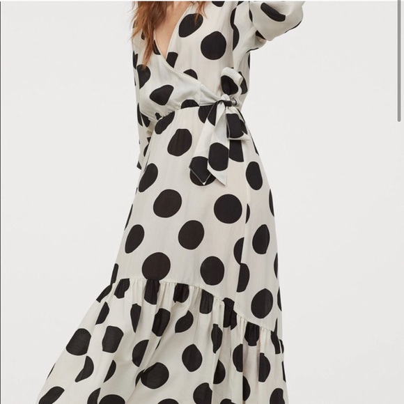 H&M Dresses & Skirts - H&M LYOCELL BLACK WHITE SPOT BLOGGER WRAP DRESS XS